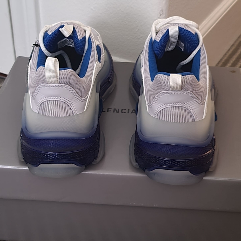 ๐ฆ๐ HP ๐๐ฆ NWT Balenciaga Triple S Sneakers - Picture 4 of 10
